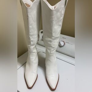 White Women's Cowboy Boots - perfect condition.  Size 7.5